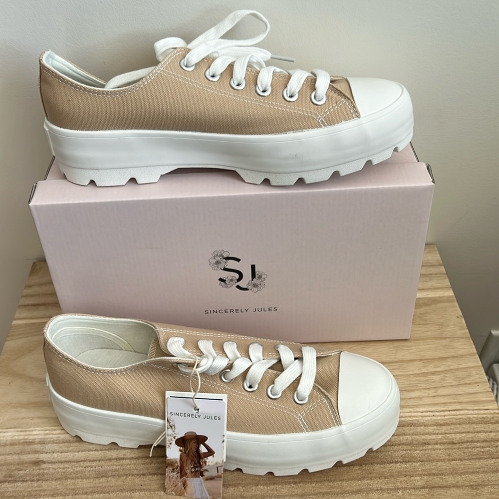 Sincerely Jules CUSHIONAIRE Women's Vasco Low top Canvas Sneaker & Memory Foam